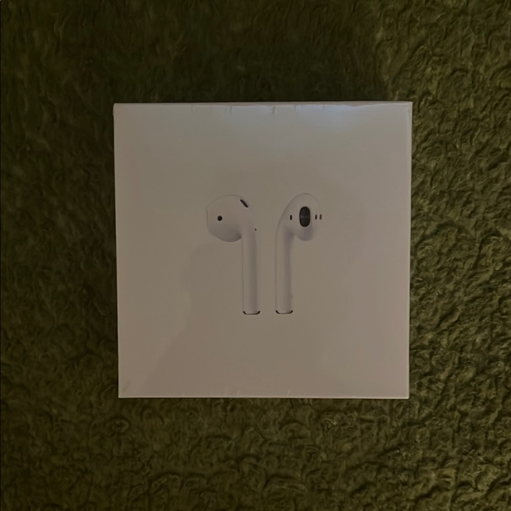 Apple AirPods With Charging Case